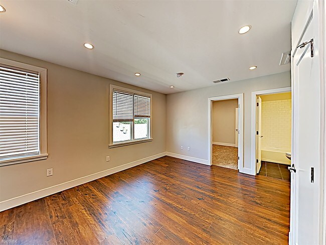 Building Photo - 1 br, 1 bath  - 1325 18th St Apt 302 Apt 302