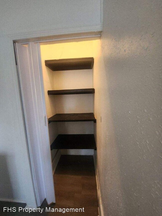 Foto del edificio - 3 br, 1 bath House - 1715 N National