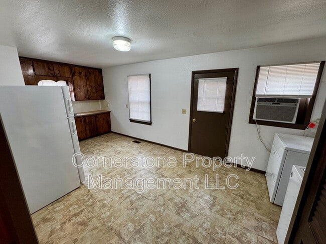 Building Photo - 615 Birch St