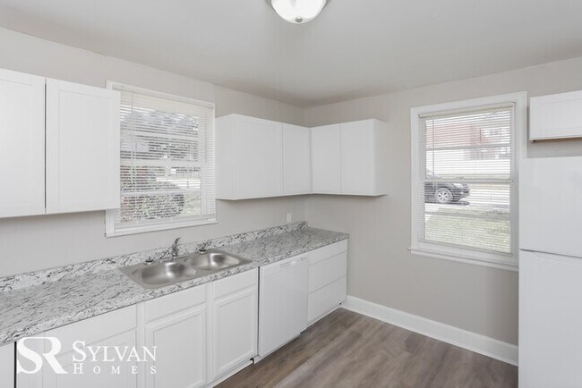 Building Photo - Beautiful 3BR 1BA