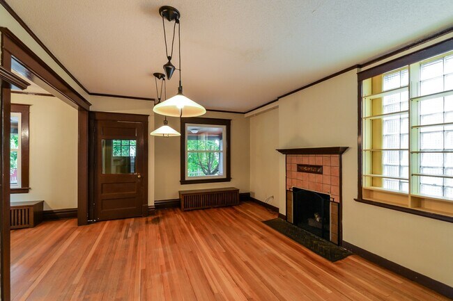 Building Photo - 1082 Linwood Ave