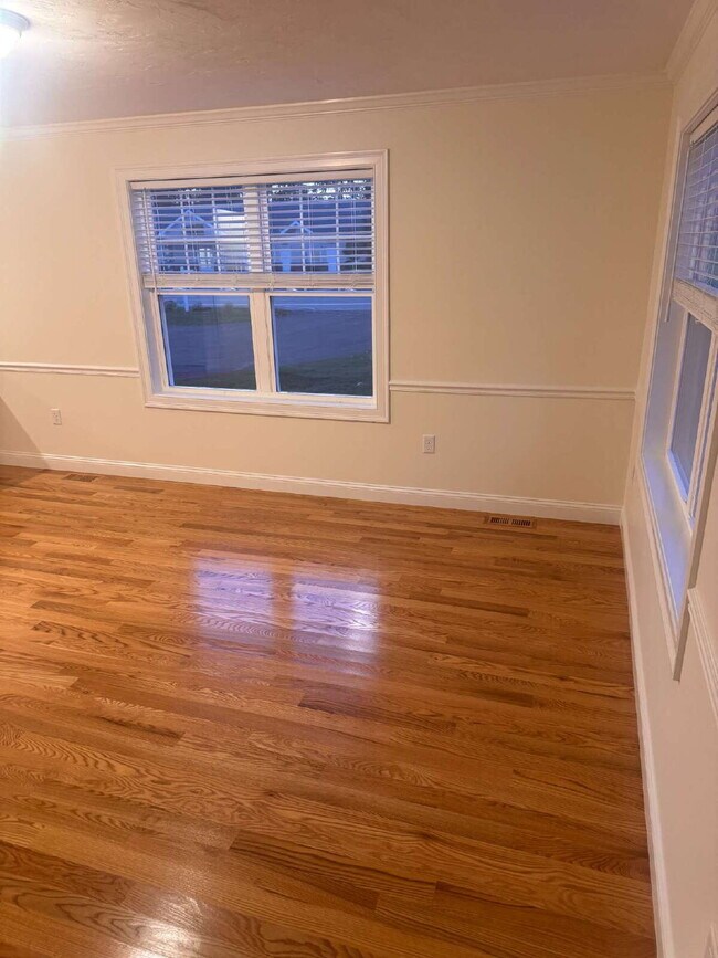 Foto del edificio - Beautiful 3 Bedroom 2.5 Bath Townhouse Ava...