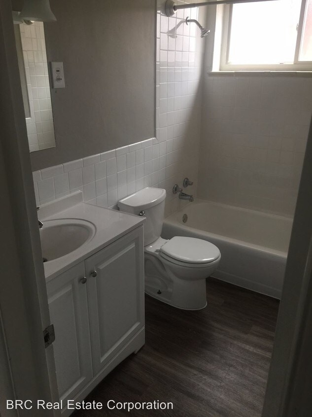 Building Photo - 2 br, 1 bath Apartment - 720 Oak Street