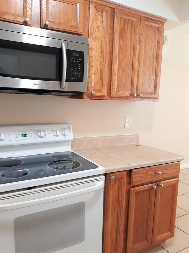 Building Photo - 3/1 With Garage In Audubon Park!