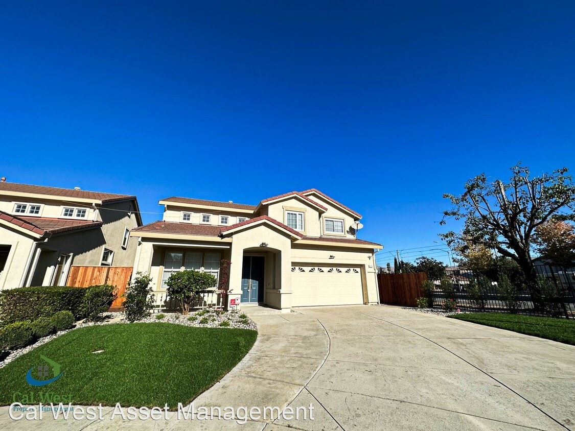 Foto principal - 5 br, 3 bath House - 3009 Camino Nola Ct