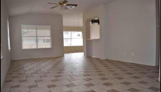 Foto del edificio - 1212 Knoll Ridge Dr