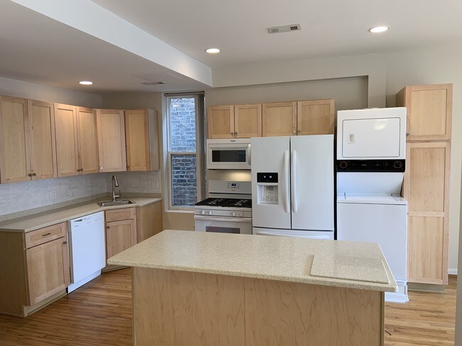 Foto del edificio - 1329 N Oakley Blvd
