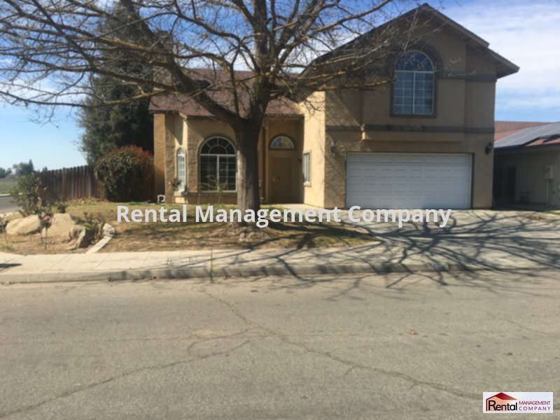 Foto principal - Clean 2 story home on a corner lot
