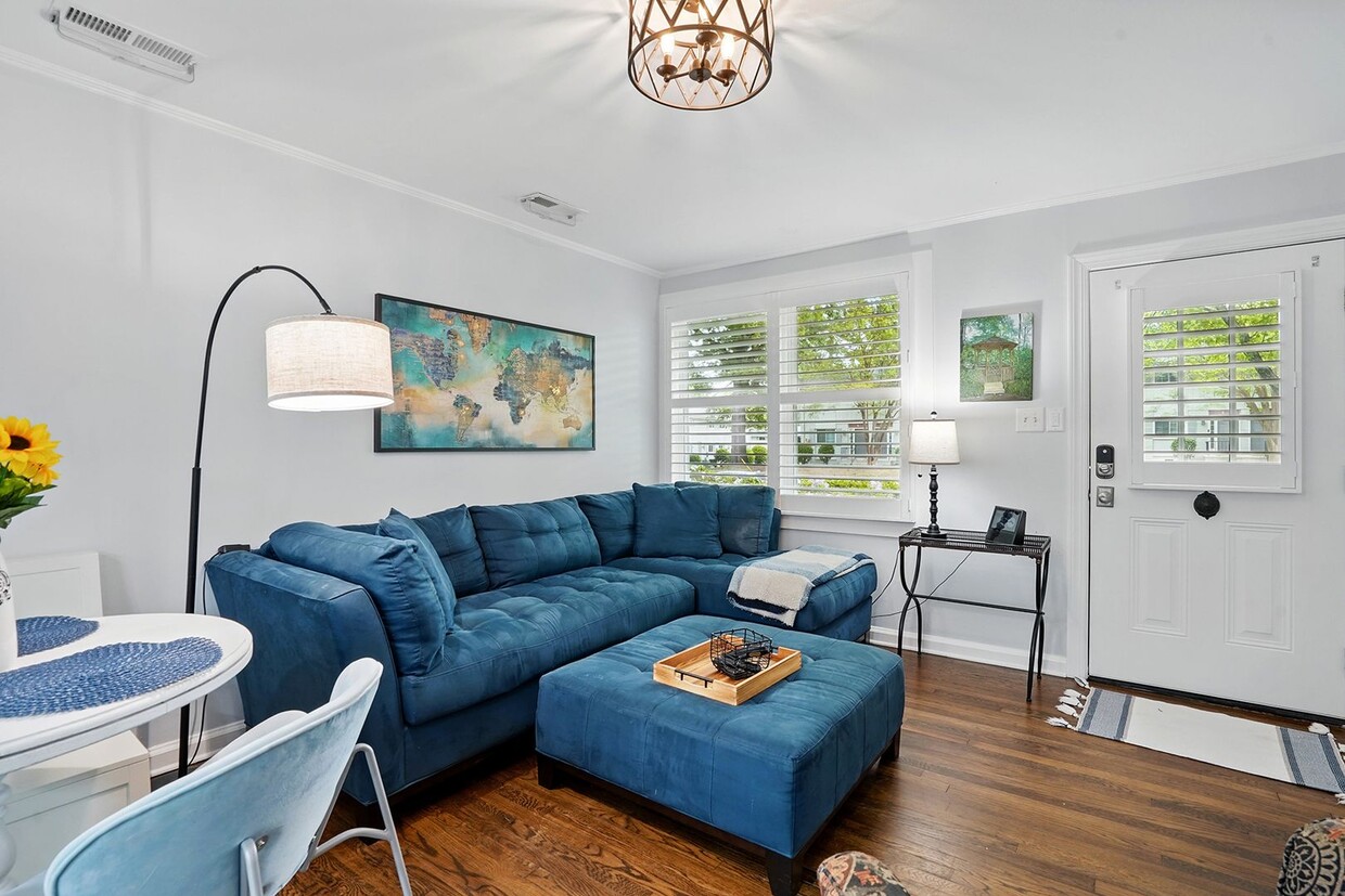 Primary Photo - PRICE REDUCED!! Fully FURNISHED Home in a ...