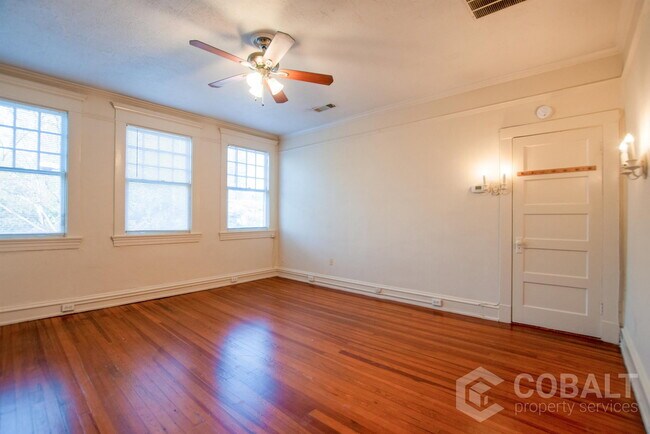 Foto del edificio - 867 Rosedale Rd NE