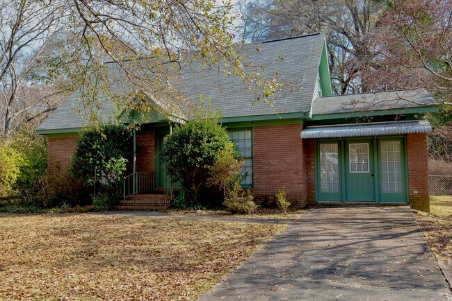 Foto del edificio - Southside Auburn Cottage
