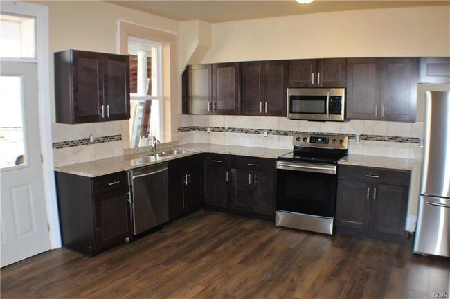 Building Photo - 9128 Kings Hwy