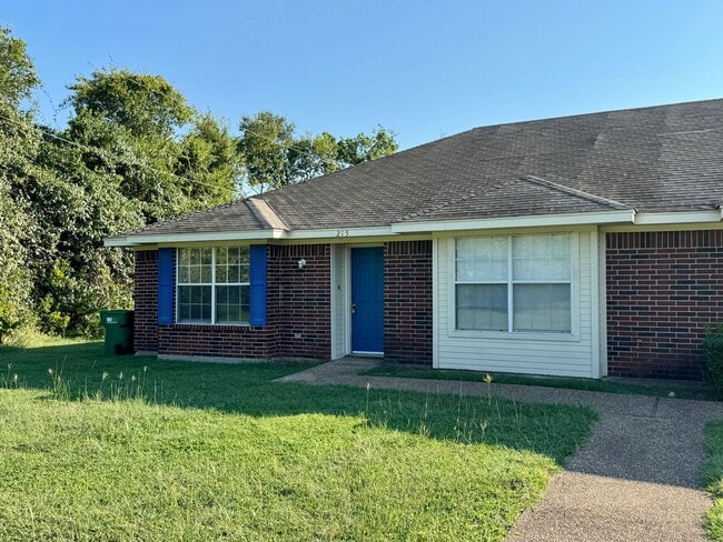 Building Photo - Duplex