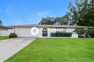 Building Photo - 8024 Nicklaus Dr