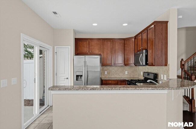 Foto del edificio - 6032 Carrollton Ln