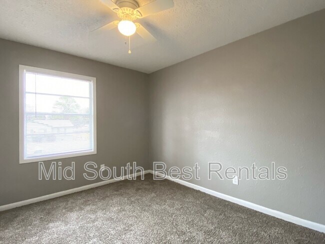 Foto del edificio - 637 Leacrest Ave