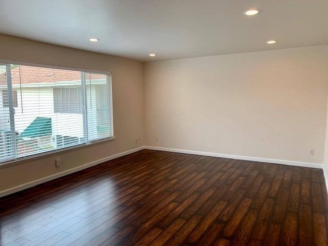 Building Photo - 5075 N Roosevelt Ave