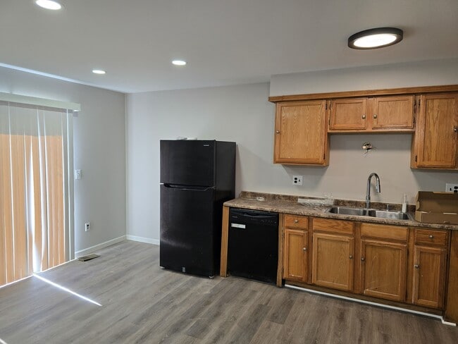 Building Photo - 38177 Jamestown Dr