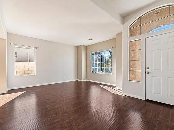 Foto del edificio - 44800 Calle Santa Barbara