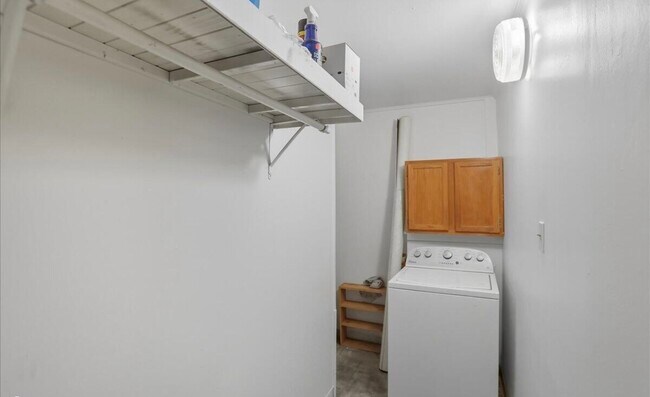 Building Photo - 617 N Park St