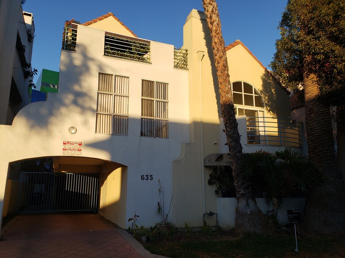 Exterior - 635 Huntley Dr