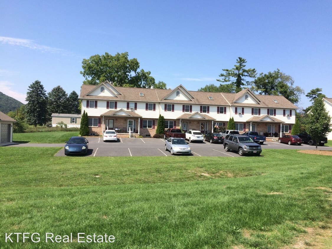 Primary Photo - 3 br, 2.5 bath House - 32 Acacia Court