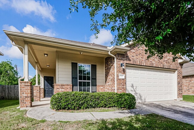 Building Photo - 23703 Maple View Dr
