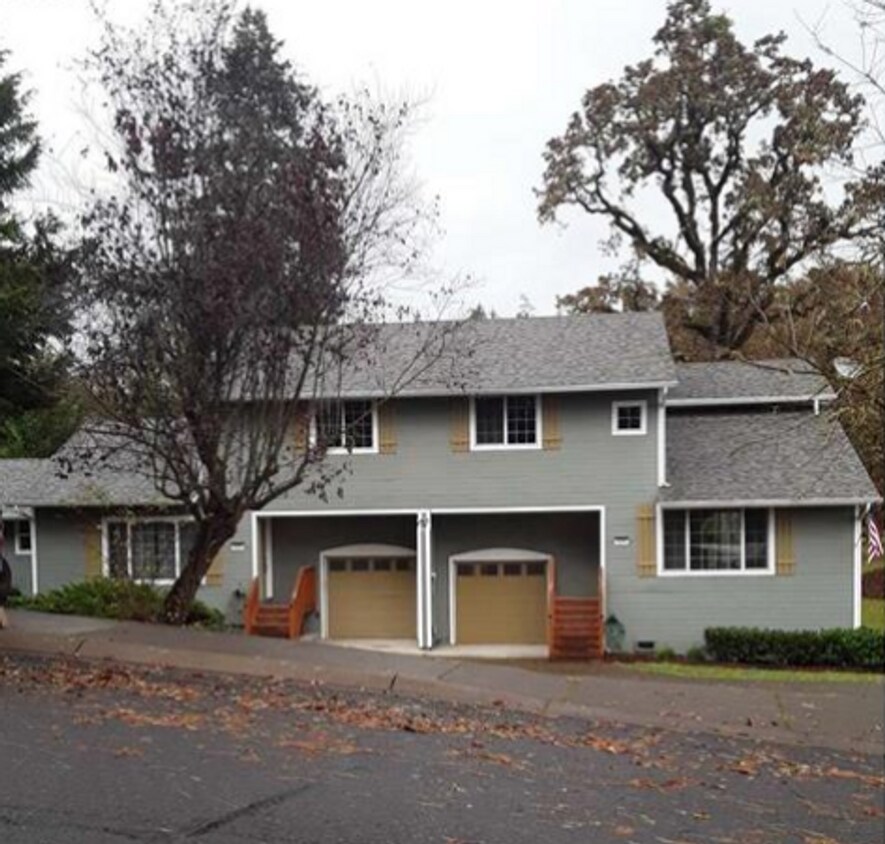 Primary Photo - 3 bedroom 2 bath Cottage grove townhome