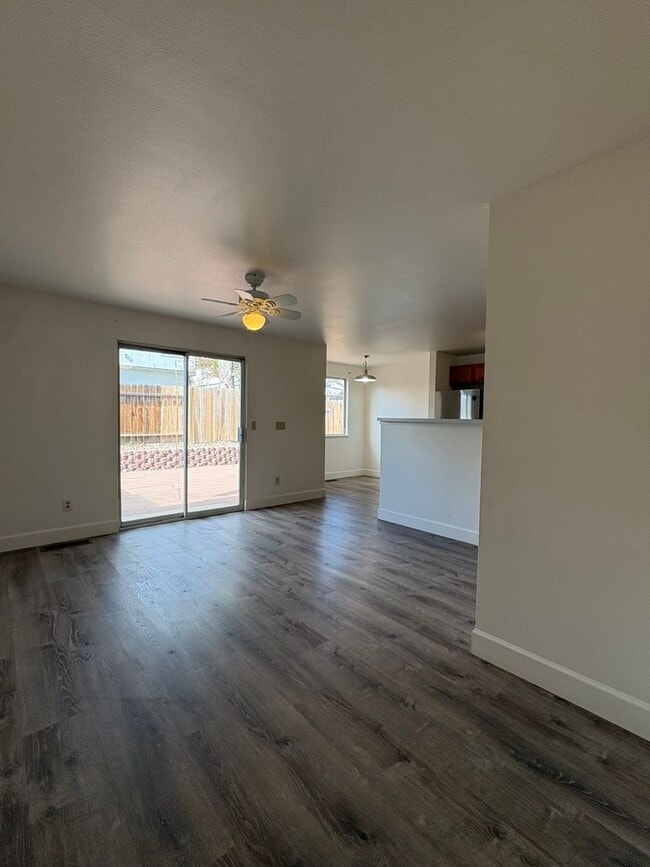 Foto del edificio - Cute newly remodeled townhouse
