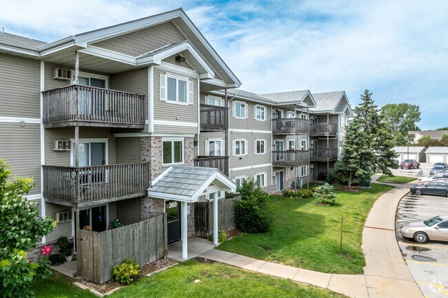 Building Photo - Oak Crossing