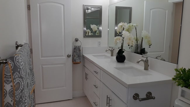 Ample bathroom featuring Quartz counter top, - 4727 W 147th St