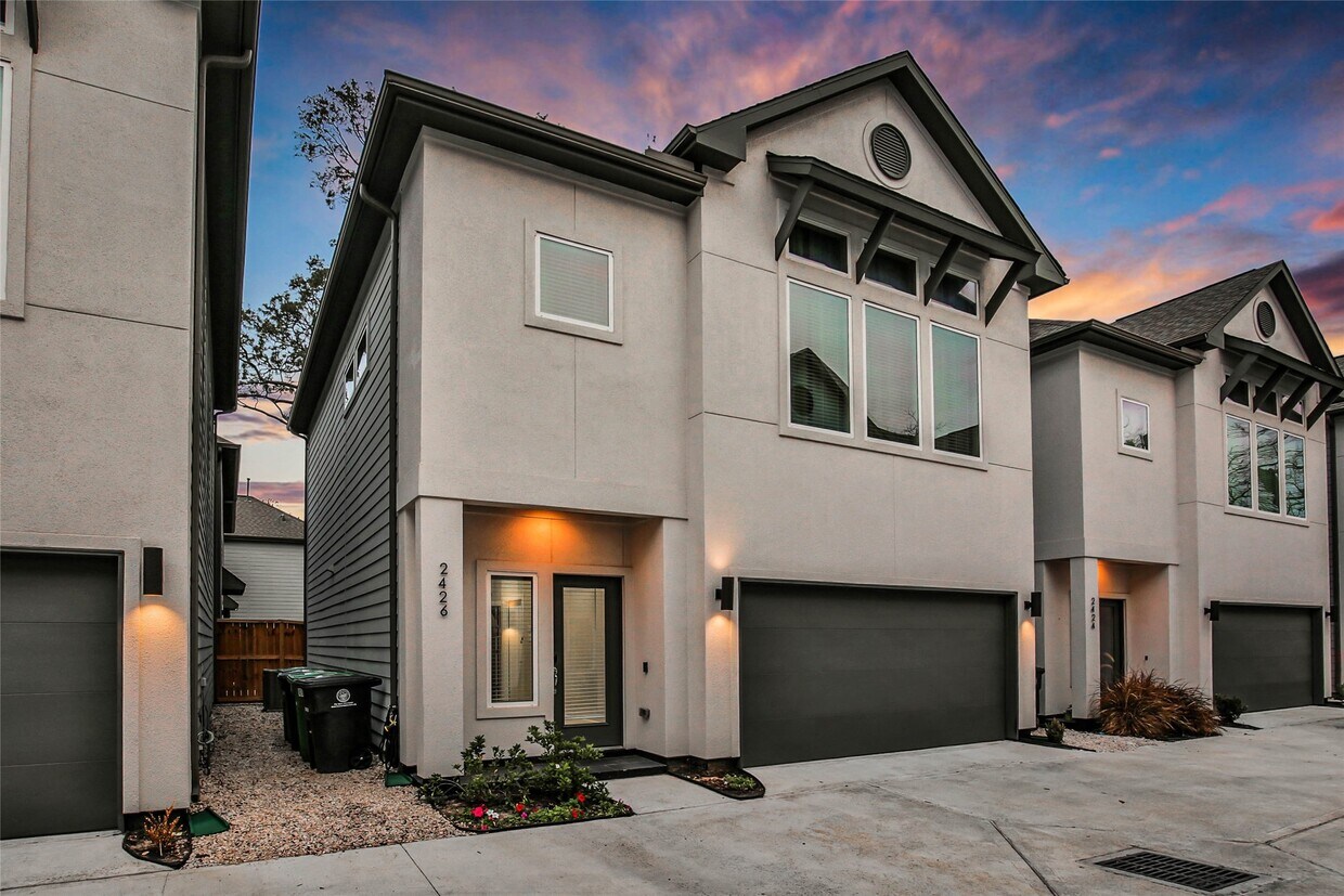 Foto principal - 2426 Cochran St