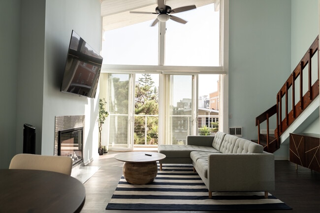 Building Photo - 25 Spinnaker St