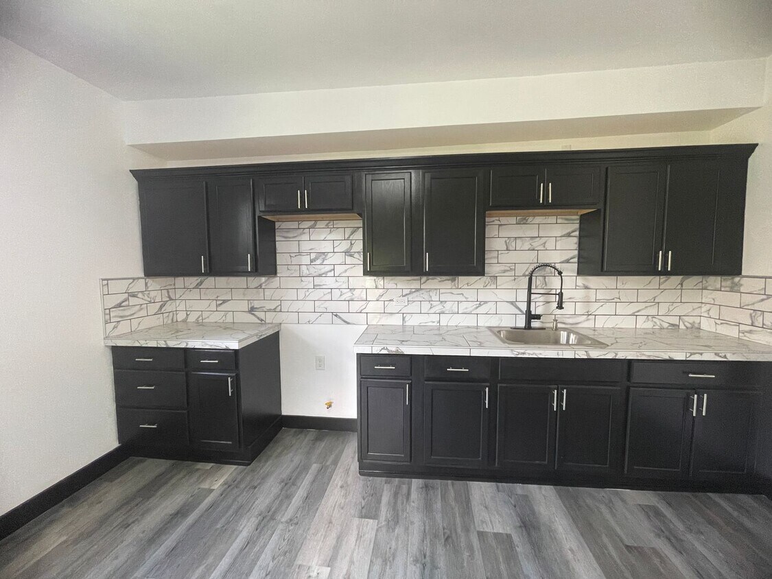 Newly updated 2 bedroom apartment for rent! - Newly updated 2 bedroom apartment for rent!