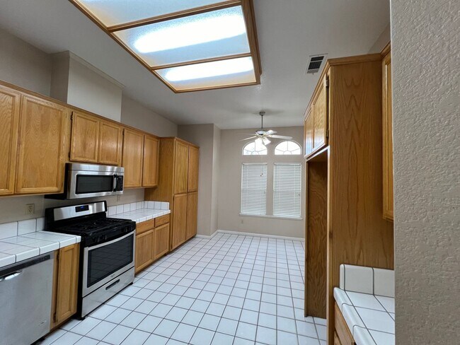 Foto del edificio - 612 Black Oak Way