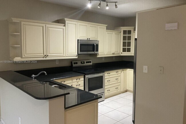 Foto del edificio - 16369 NW 18th St