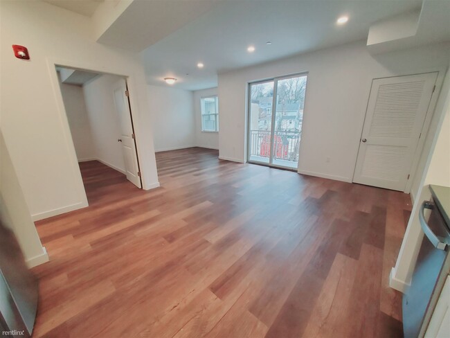 Building Photo - 1 br, 1 bath Condo - 912 Hope St Unit 2
