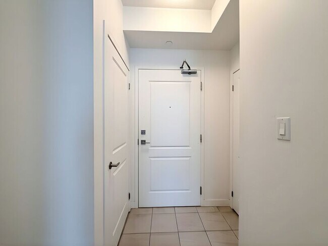 Building Photo - 125 Shoreview Pl