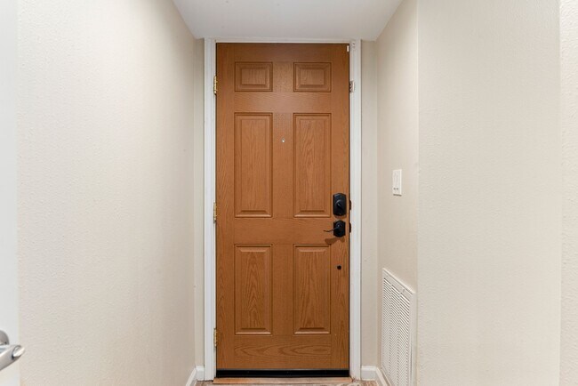 Foto del edificio - 6453 Bayou Glen Rd