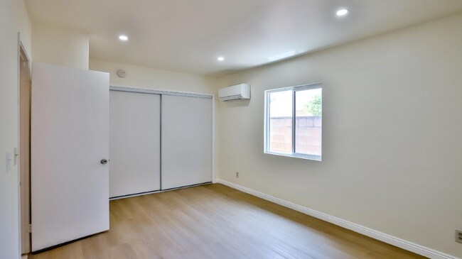 Foto del edificio - 247 N Catalina St
