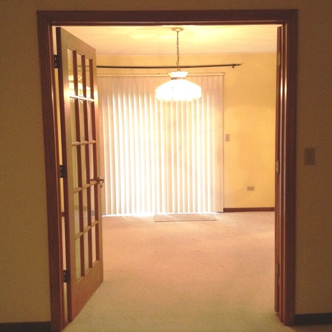 Building Photo - 320 N Airlite St