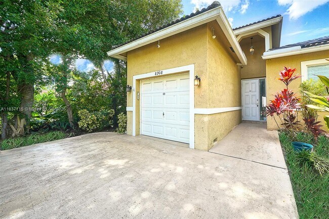 Building Photo - 8908 NW 40th St