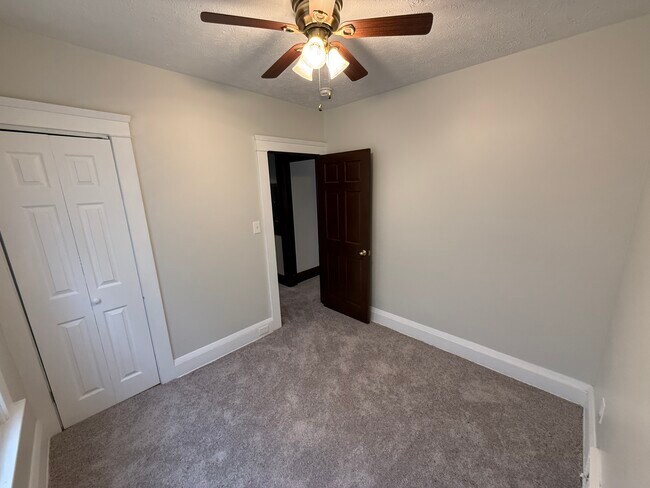 Foto del edificio - 11916 Browning Ave