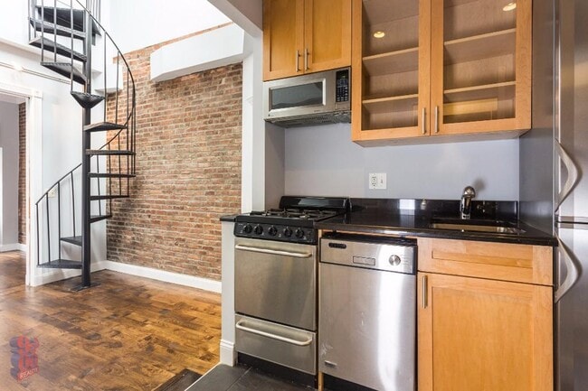 Building Photo - 722 Tenth Ave (49th & 50th St), #5A
