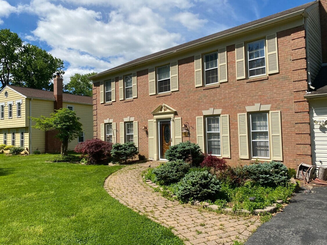 Foto principal - Spacious 4 Bedroom/3.5 Bathroom Single-Fam...
