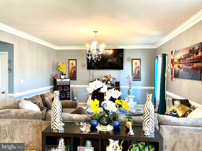 Foto del edificio - 687 Blossom Tree Rd