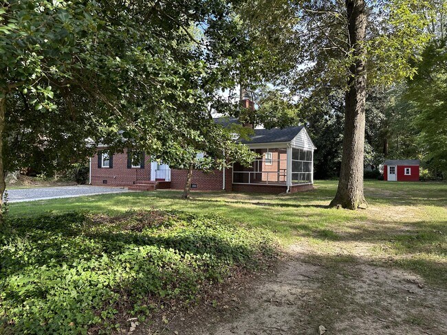 Building Photo - 205 Danray Dr