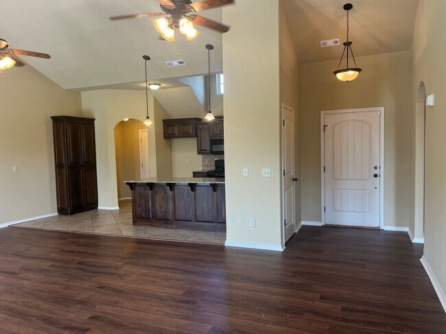 Building Photo - Great 3 Bedroom!