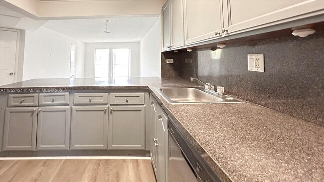 Building Photo - 8040 N Colony Cir