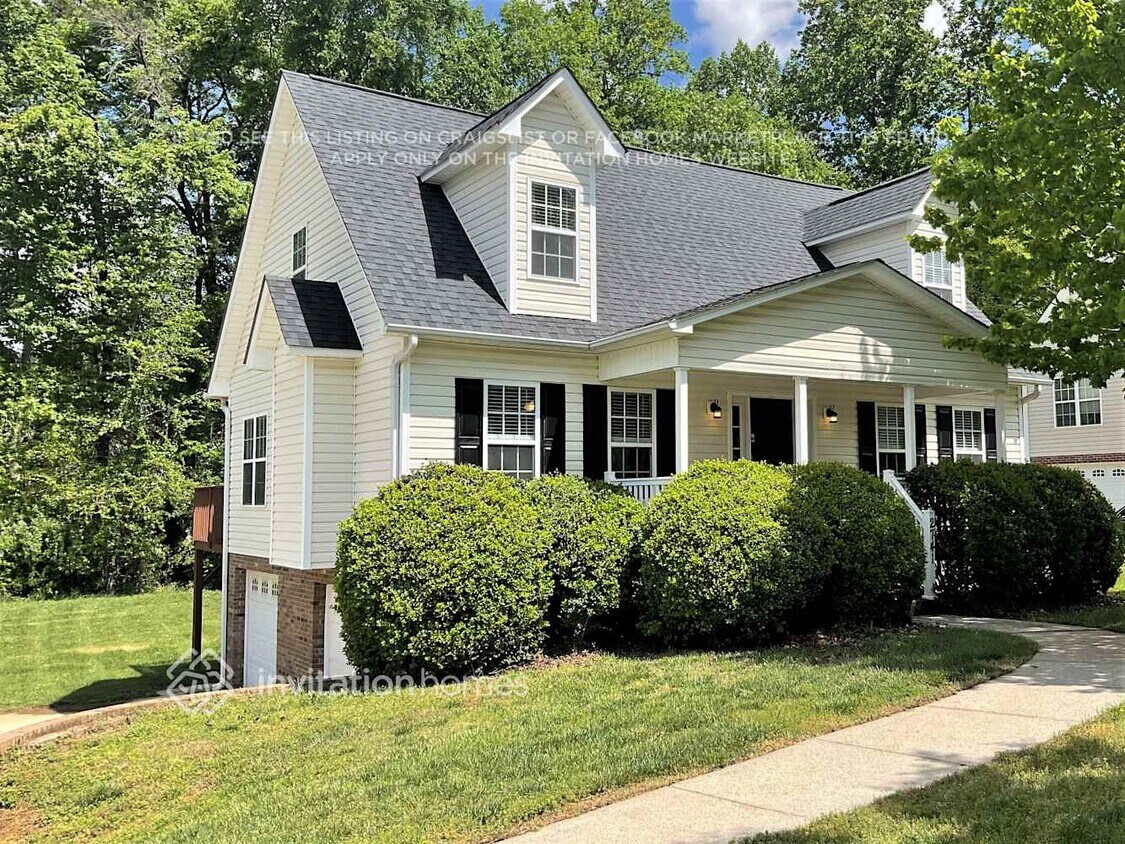 Foto principal - 2741 Bridgeport Dr
